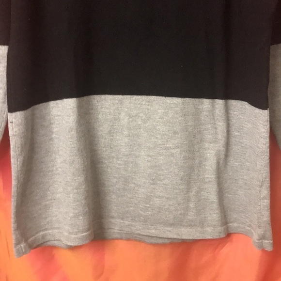 Onea Women’s Sweater Black Gray Color Block Size L Zips in back EUC - Picture 4 of 10